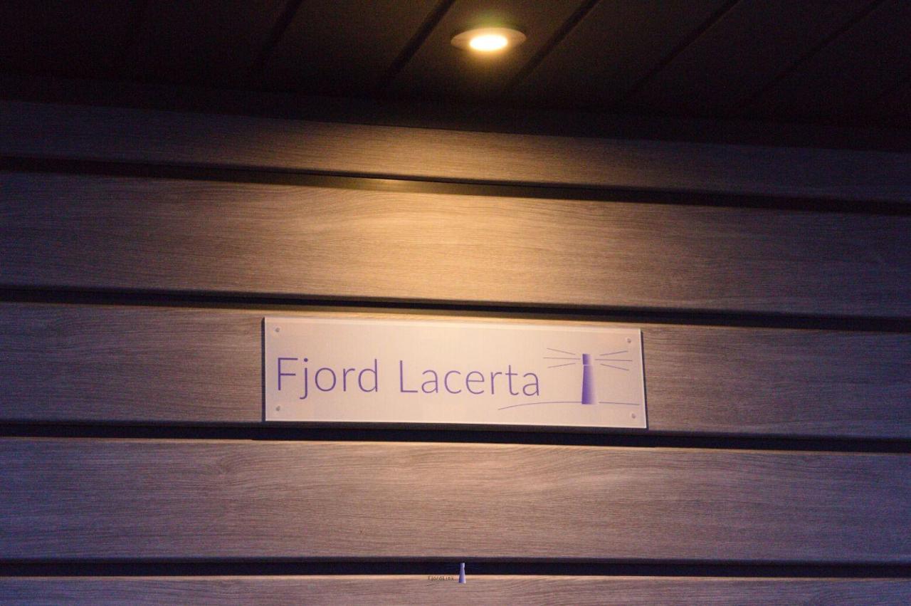 Hausboot Fjord Lacerta Mit Dachterrasse In Wendtorf Eksteriør bilde