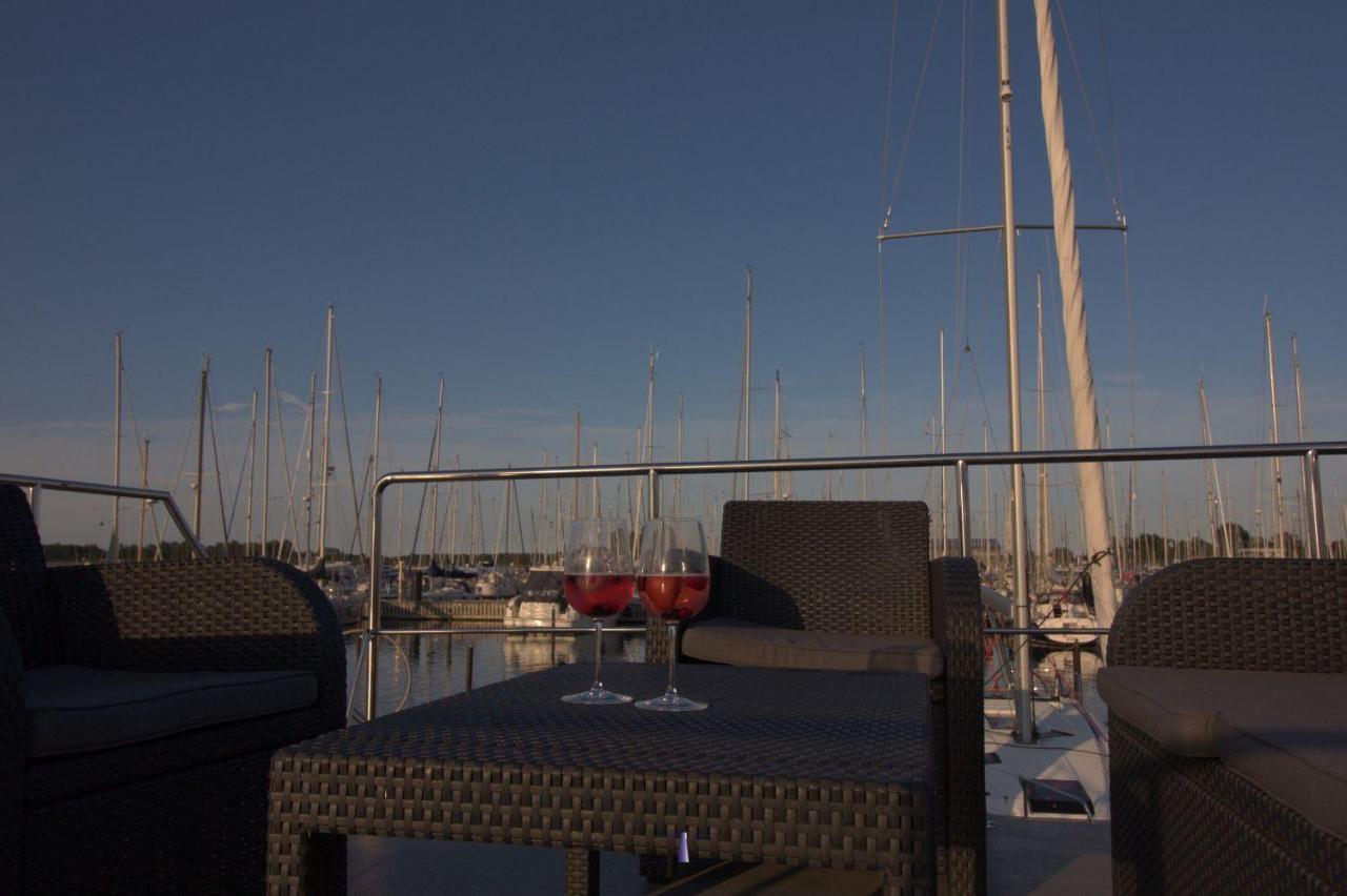 Hausboot Fjord Lacerta Mit Dachterrasse In Wendtorf Eksteriør bilde